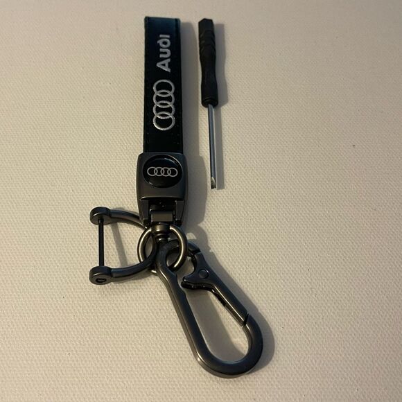 Audi key Fob Keychain in Black Leather with Logo NWT - Picture 3 of 4